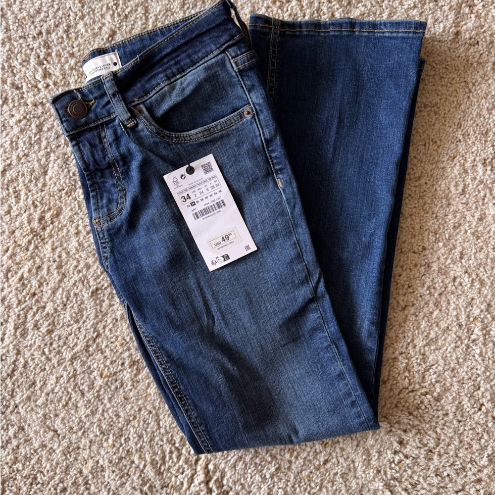 Zara Low Rise Crop Jeans Size 34